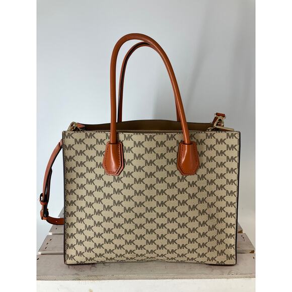 MICHAEL KORS, SIGNATURE PRINT SAFFIANO LEATHER CROSSBODY BAG - Picture 3 of 16